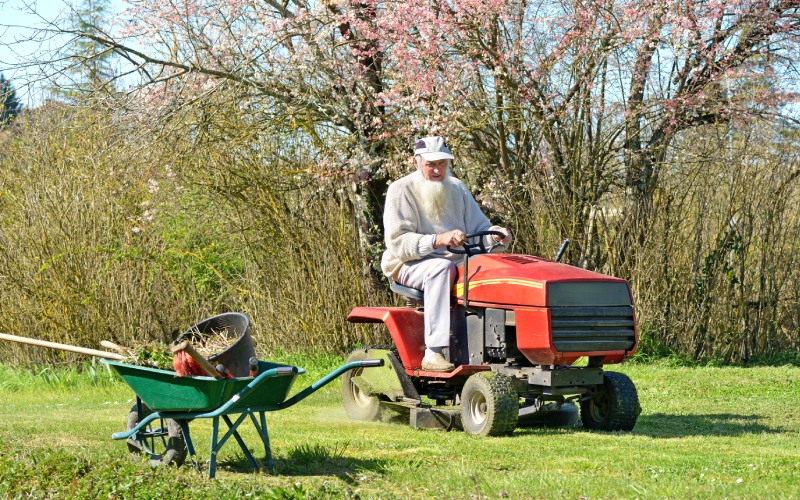 man lawnmower tractor